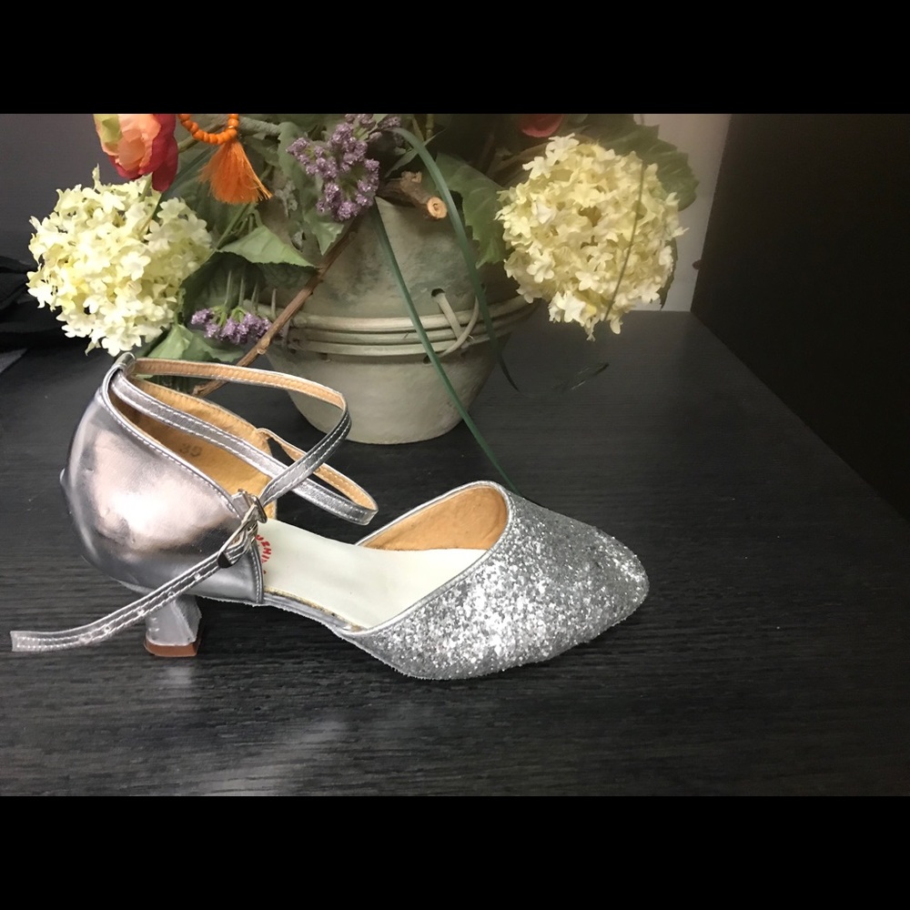 Silver dance shoes suede sole size 8.5